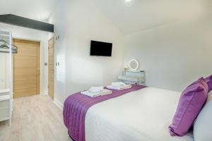 En eller flere senge i et værelse på 1 Bed in Pilling oc-m34106