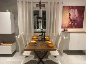 a dining room with a table and white chairs at Saras Weinchalet in Guntersblum +13 photos