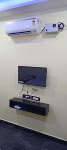 a wall with a tv on a wall at Sivakumar paradise in Mahabalipuram +12 photos