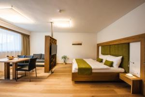 Кровать или кровати в номере Gut Leithaberg