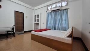 En eller flere senge i et værelse på KIRTTI INN AC Family room