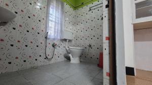 Et badeværelse på KIRTTI INN AC Family room