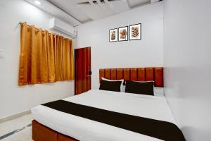 Giường trong phòng chung tại Varahi Stay Inn
