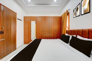 Giường trong phòng chung tại Varahi Stay Inn