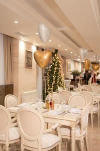 En restaurant eller et andet spisested på Monelly apartments Loznica - pešačka zona