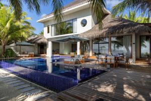 Swimmingpoolen hos eller tæt på Huvafen Fushi Maldives