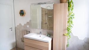 Et badeværelse på Appartamento Pesaro - Casa Nana + 10 billeder