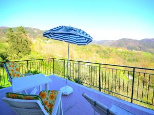 En generel udsigt til bjerge eller udsigt til bjerge taget fra feriehuset