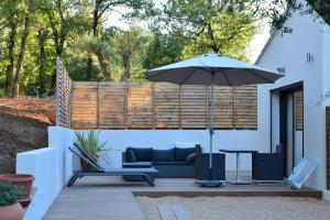 A patio or other outdoor area at Sous les oliviers - Piscine chauffée à débordement- Studios climatisés