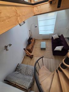 an overhead view of a living room with a couch at La maison de l'orée de la forêt in Hasnon