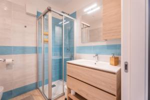 a bathroom with a sink and a shower at Conca d'Oro Apartments, camera 1 e 2 in Nago-Torbole +29 photos