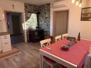 Posezení v ubytování Chalupa u lesa v Železných horách