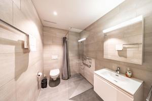 Koupelna v ubytování The R Apartment Vogelberg, Gym, Balkon, Parking