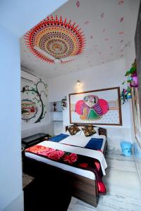 En eller flere senge i et værelse på L G Guest House