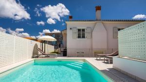 Swimmingpoolen hos eller tæt på Beautiful Villa GF25 with pool in Visnjan