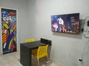 Et tv og/eller underholdning på Maravilhoso loft beira mar