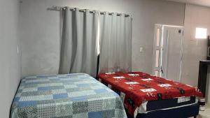 En eller flere senge i et værelse på Maravilhoso loft beira mar