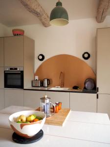 Køkken eller tekøkken på Retraite Provençale Avec Piscine Privée À Bras