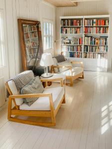 Posezení v ubytování Military Residence By The Sea In Northern Gotland