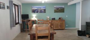 a dining room with blue walls and a table and chairs at Chalet l'Alpe in Saint-Pierre-dʼEntremont