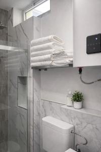 Phòng tắm tại Carlitas Beach Apartment