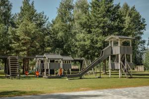 Sân chơi trẻ em tại Vārves Muiža