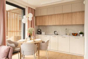 Køkken eller tekøkken på Laguna Beskidów Resort - Apartament Pudrowy + 6 billeder