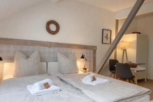 a bedroom with a bed with towels on it at Weberhof - Münster 3 in Münster