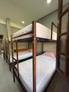 En eller flere senge i et værelse på Casa cómoda + 23 billeder