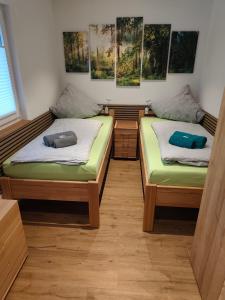 Giường trong phòng chung tại Ferienwohnung Landliebe