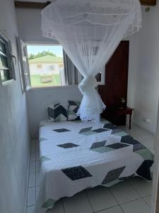 En eller flere senge i et værelse på T3 cosy haut de villa Bassin balnéo sur terrasse jardin & fêtes possibles