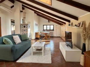 Khu vực ghế ngồi tại QuickHome Bianca Luce