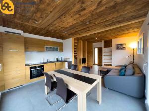 Kuchyň nebo kuchyňský kout v ubytování Katver 72, joli appartement avec balcon, proche du centre du village