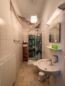 a bathroom with a sink and a shower at Pension Spreewelten in Lübbenau