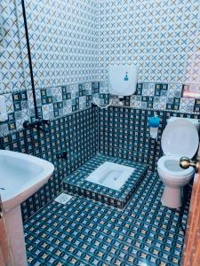 Et badeværelse på Royal Residency Guest House Karachi