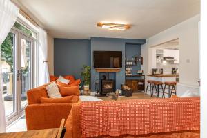 a living room with a couch and a tv at Yarrow cottage in Broadmeadows