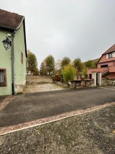 an empty street in front of a building at Chambre d'hôte chez Hélène in Kaysersberg +7 photos
