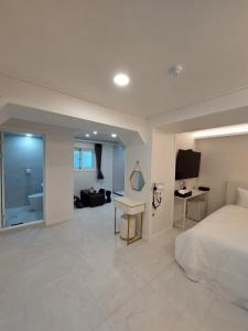 TV a/nebo společenská místnost v ubytování 드림모텔