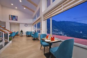 En generel udsigt til bjerge eller udsigt til bjerge taget fra hotellet