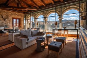 Posezení v ubytování Hospedería Palacio de Allepuz