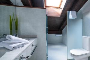 Koupelna v ubytování Hospedería Palacio de Allepuz