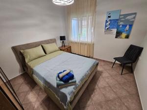 Postel nebo postele na pokoji v ubytování Kouros Cozy Home II