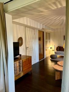 TV a/nebo společenská místnost v ubytování Sjöbacken - Lovely apartment in the heart of Braås