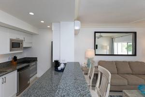 ครัวหรือมุมครัวของ Glitter Bay Estate 414 apts