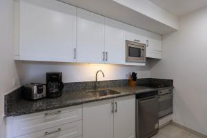 ครัวหรือมุมครัวของ Glitter Bay Estate 414 apts +9 ภาพ