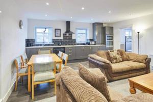 Kuchyň nebo kuchyňský kout v ubytování 2-Bedroom Serviced Apartment in Marske-by-the-Sea