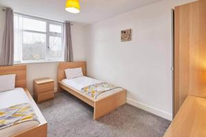 Postel nebo postele na pokoji v ubytování 2-Bedroom Serviced Apartment Marske-by-the-Sea 2 + 1 fotografie