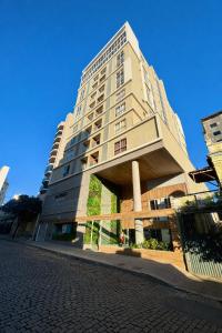 a tall building on the side of a street at Unique in Viçosa