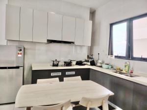 Køkken eller tekøkken på Deluxe 3 Bedroom Garden View