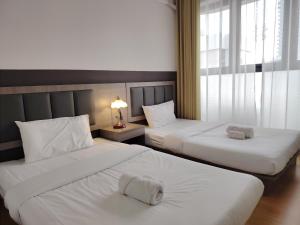 En eller flere senge i et værelse på Deluxe 3 Bedroom Garden View